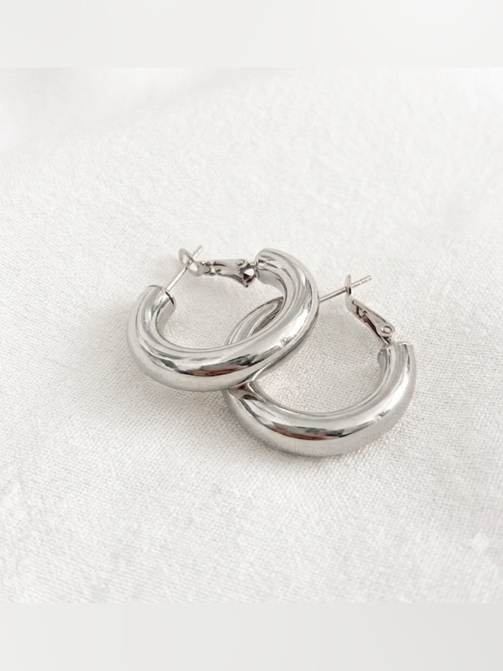 Silver plated women’s 25mm hoop earrings hypoallergenic - Picture 5 of 6